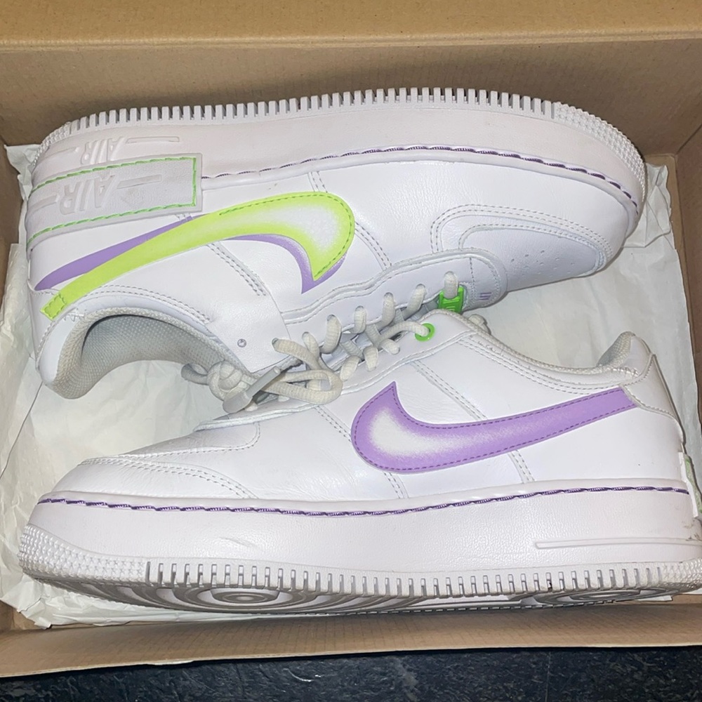 WOMENS AF1 SHADOW WHITE/ ELECTRIC GREEN SIZE 9